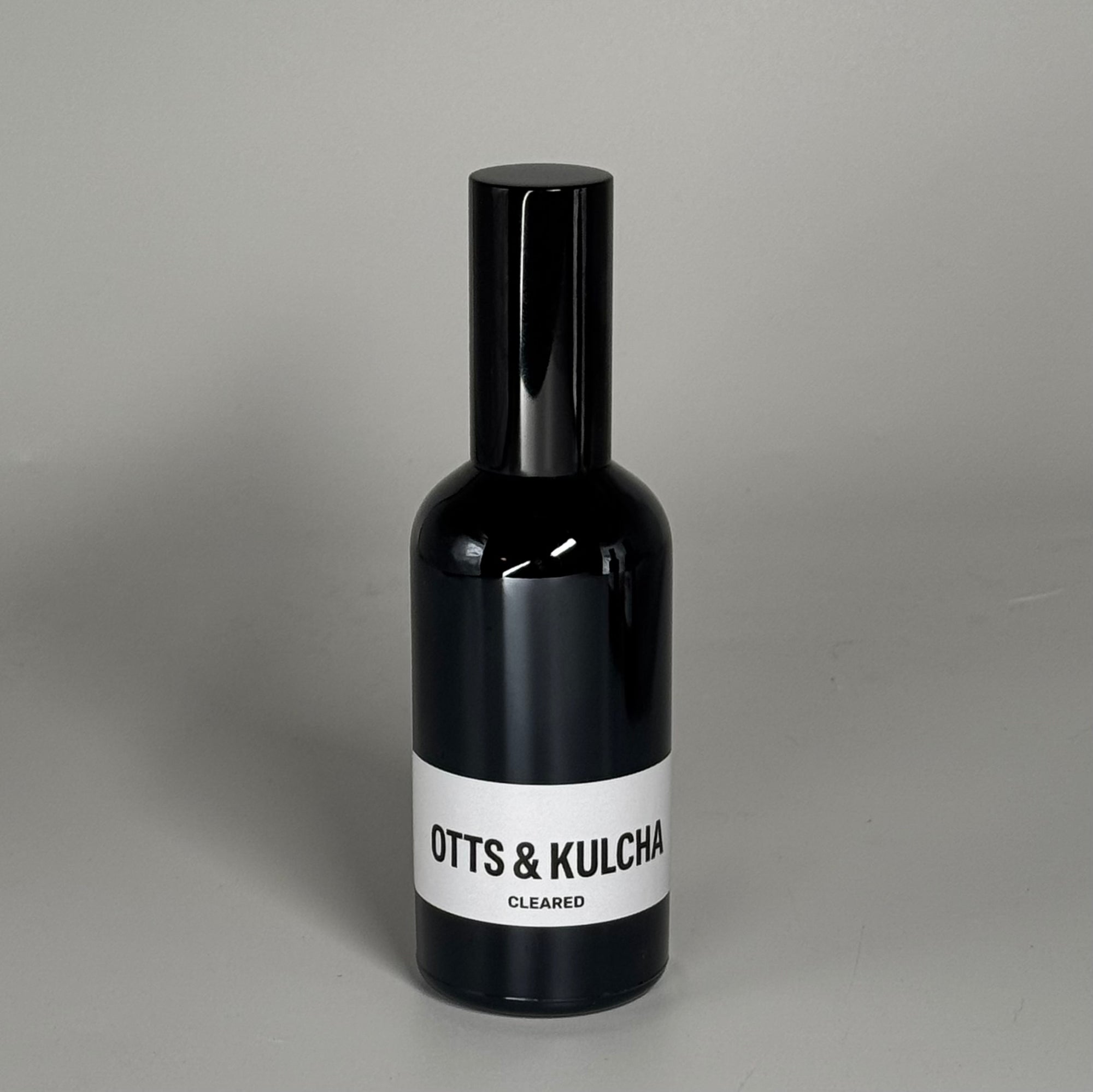 Cleared 100 ml room spray – citrus and cedar fragrance in minimal glass bottle by Otts & Kulcha