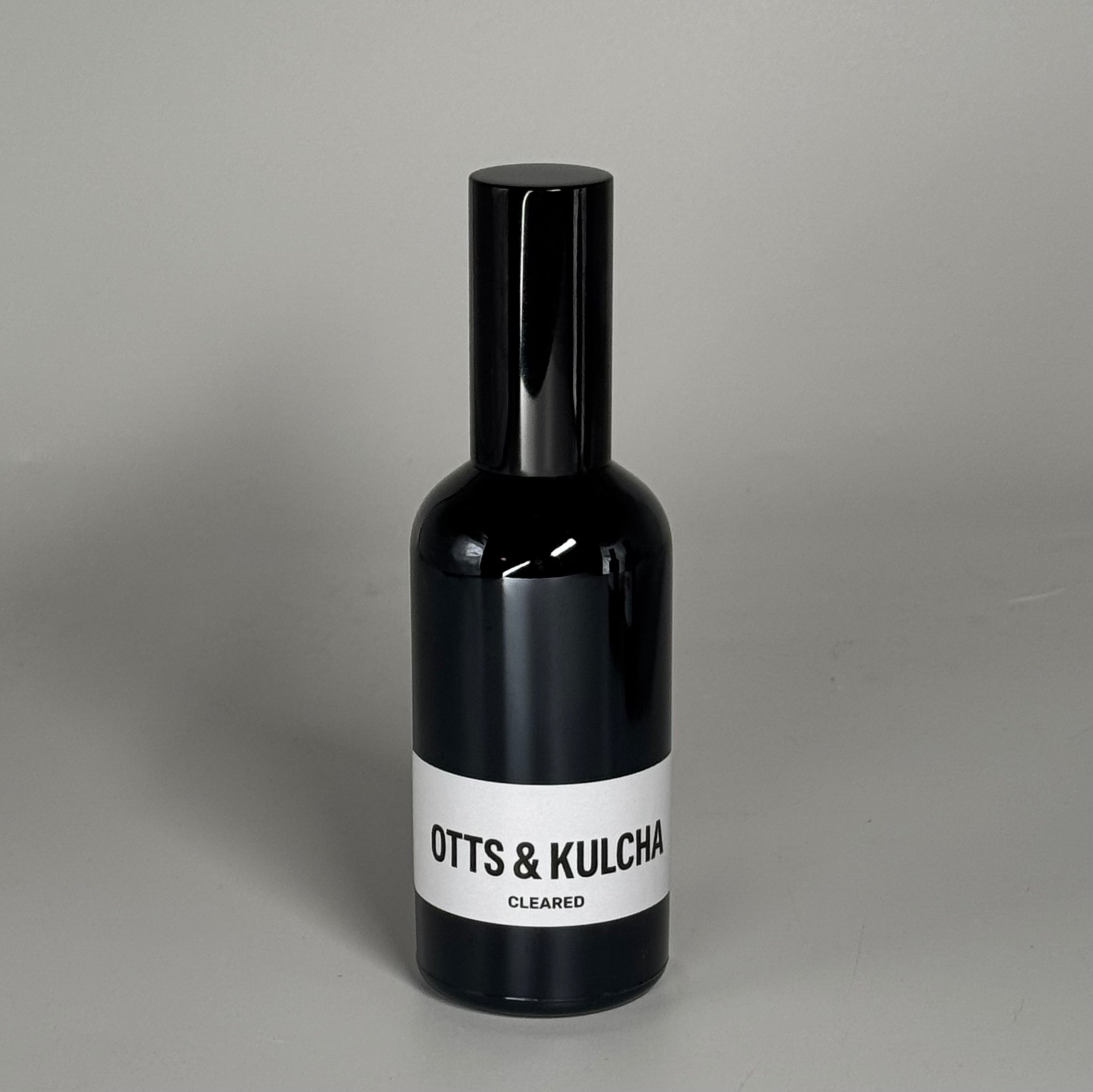 Cleared 100 ml room spray – citrus and cedar fragrance in minimal glass bottle by Otts & Kulcha